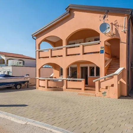 Hrskanovic Apartment Vir